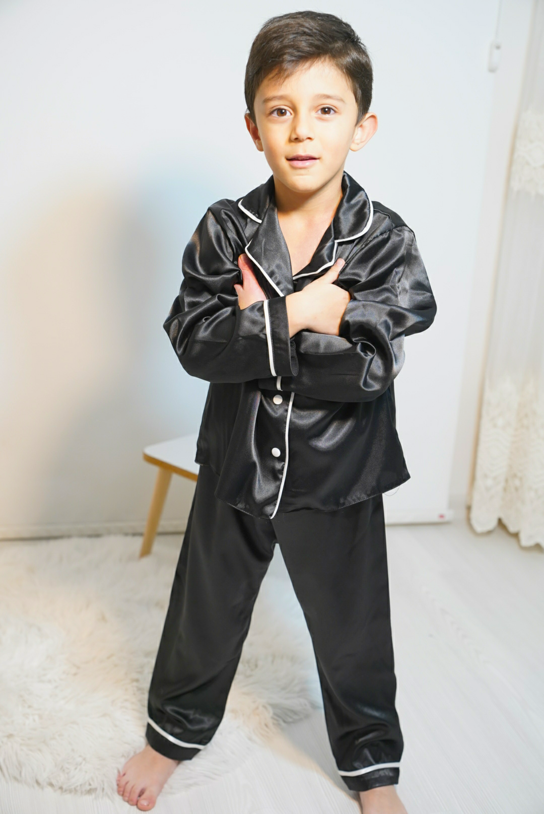 Siyah Renk İpek Saten Uzun Kollu Çocuk Pijama Takımı